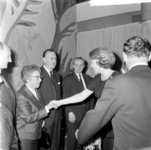 Prinses Beatrix voorstelling speelfilm Plantage Tamarinde bijgewoond, de hoofd, Bestanddeelnr 917-0853