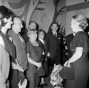 Prinses Beatrix voorstelling speelfilm Plantage Tamarinde bijgewoond, de hoofd, Bestanddeelnr 917-0849