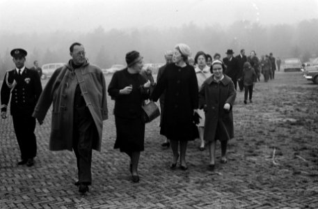 Prinses Beatrix vertrokken voor een reis van 2 maanden naar Aziatische landen, v, Bestanddeelnr 914-4250