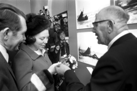 Prinses Beatrix opent tentoonstelling Ontmoeting met het Reddingswezen in Sche, Bestanddeelnr 927-5548