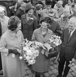 Prinses Benedikte van Denemarken opende Madurodam, naast haar Prinses Beatrix, Bestanddeelnr 917-6242