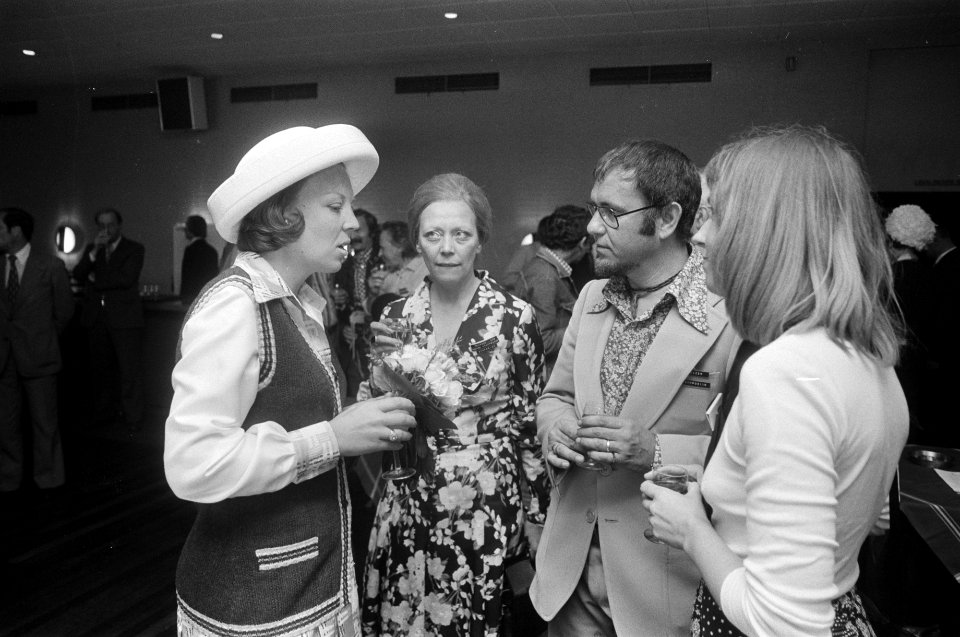 Prinses Beatrix opent in Gorinchem een Int Beeldhouwerssymposium Beatrix in ge, Bestanddeelnr 927-2348