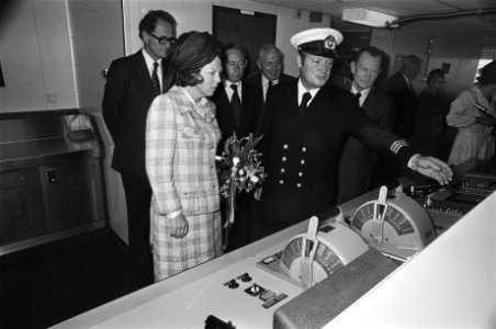 Prinses Beatrix verricht doop containerschip Nedloyd Houtman in Rotterdam gezag, Bestanddeelnr 929-3620