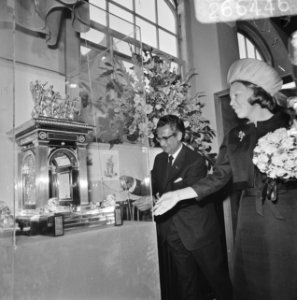 Prinses Beatrix opent 25-ste Oude Kunst en ANTIEK BEURS in Prinsenhof te Delft, Bestanddeelnr 926-6446