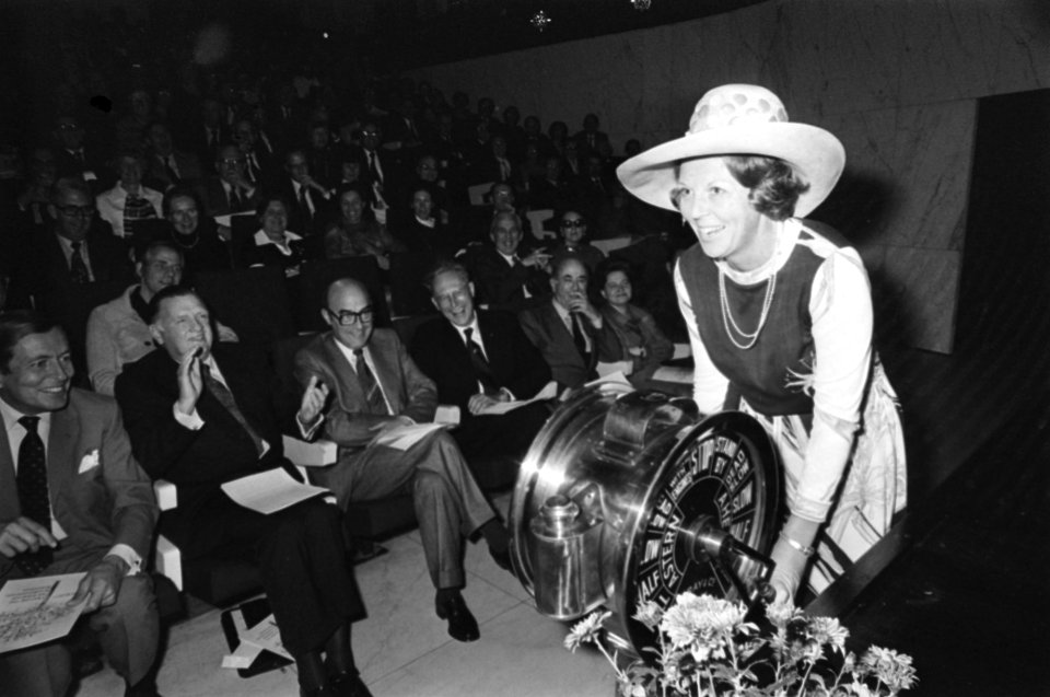 Prinses Beatrix opent kankercentrum Rotterdam, Bestanddeelnr 929-3918
