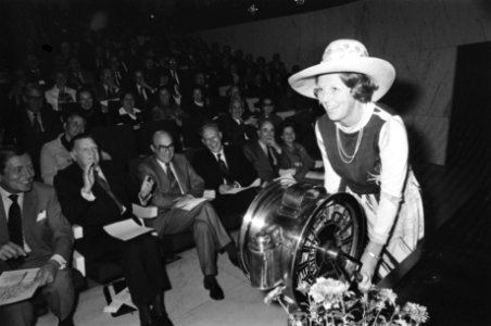 Prinses Beatrix opent kankercentrum Rotterdam, Bestanddeelnr 929-3918