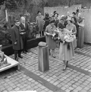 Prinses Benedikte van Denemarken opende Madurodam, naast haar Prinses Beatrix, Bestanddeelnr 917-6241