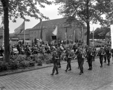 Prinses Beatrix poliomars in Breda, wandelaars defileerd voor prinses Beatrix , , Bestanddeelnr 914-0316