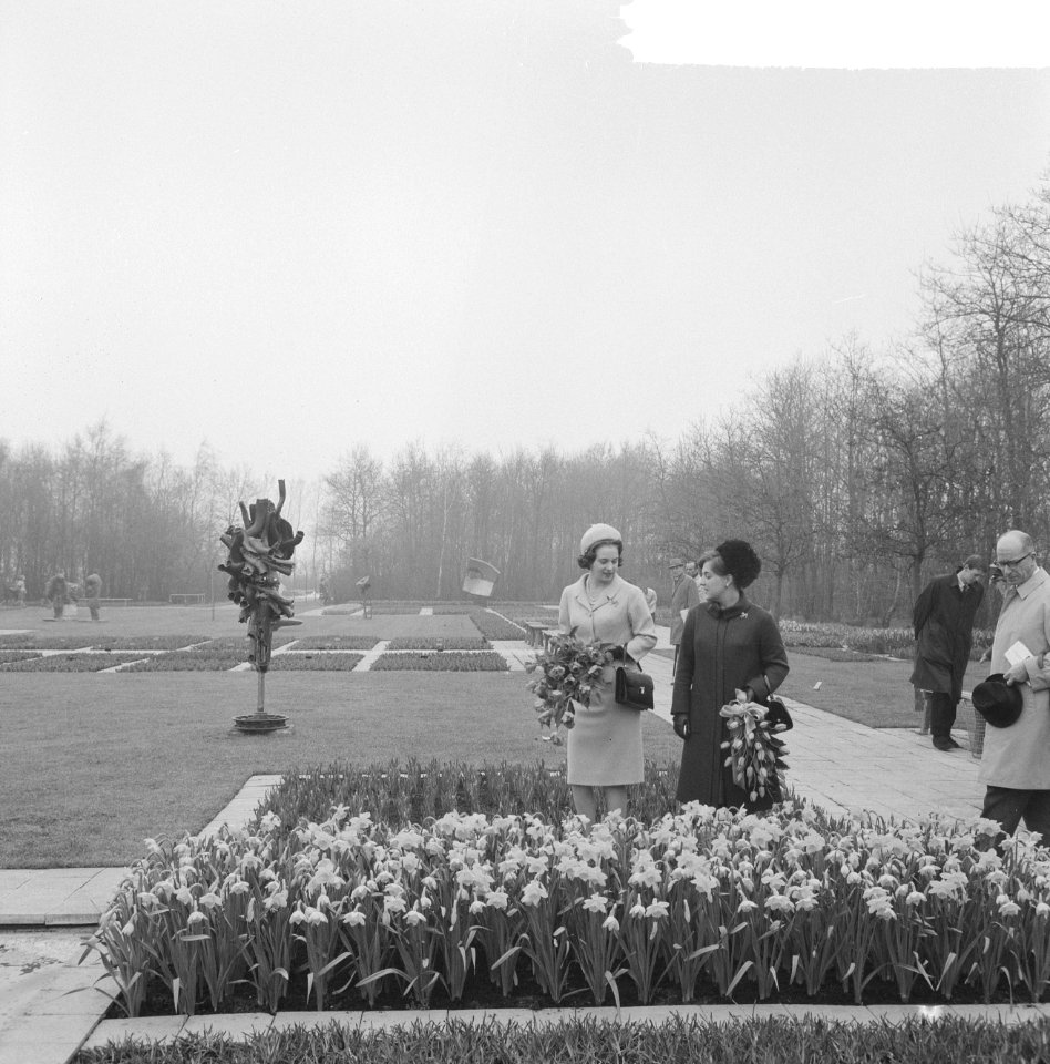 Prinses Benedikte en Prinses Margriet bezoek gebracht aan Keukenhof te Lisse, ti, Bestanddeelnr 917-6279