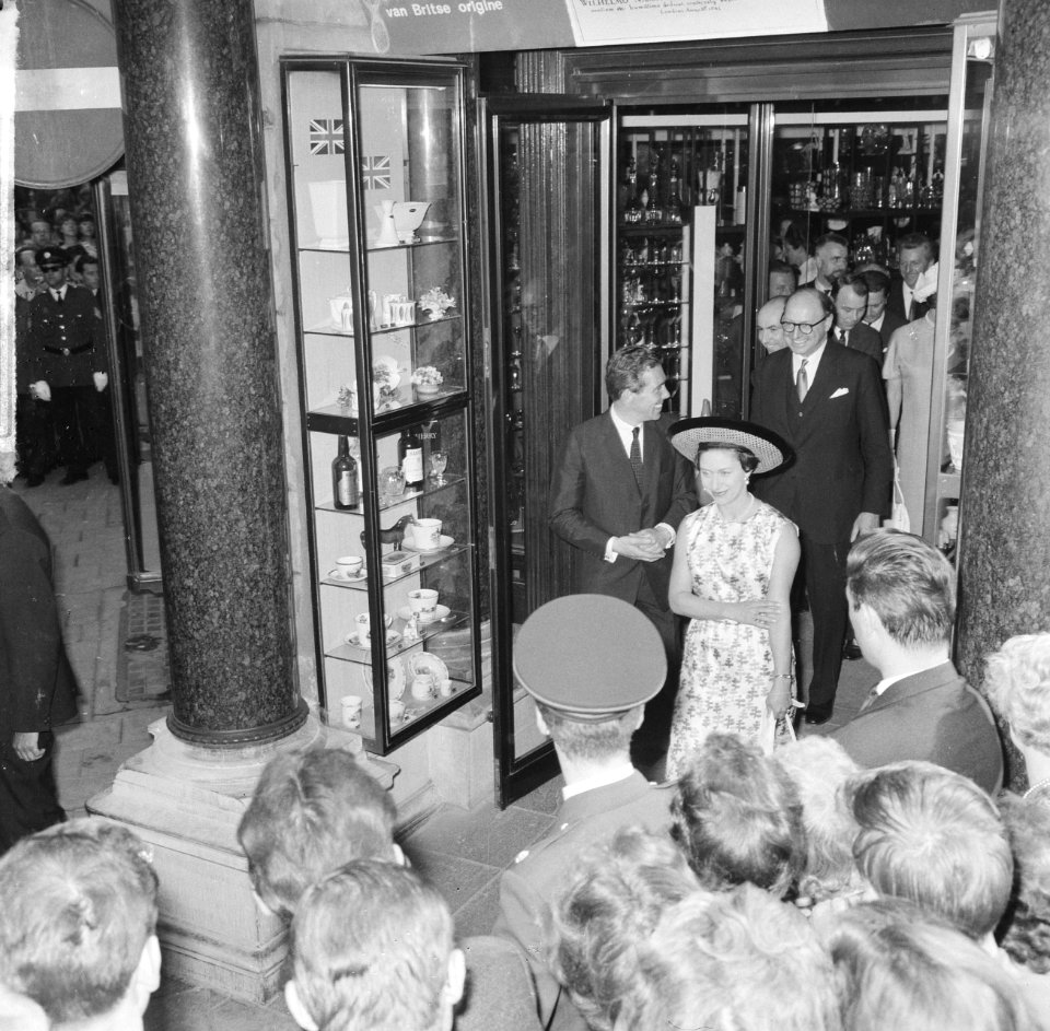 Prinses Margaret en Lord Snowdon winkelen in Leidsestraat, tijdens het winkelen, Bestanddeelnr 917-7733