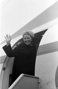 Prinses Beatrix vertrokken voor een reis van 2 maanden naar Aziatische landen, e, Bestanddeelnr 914-4248