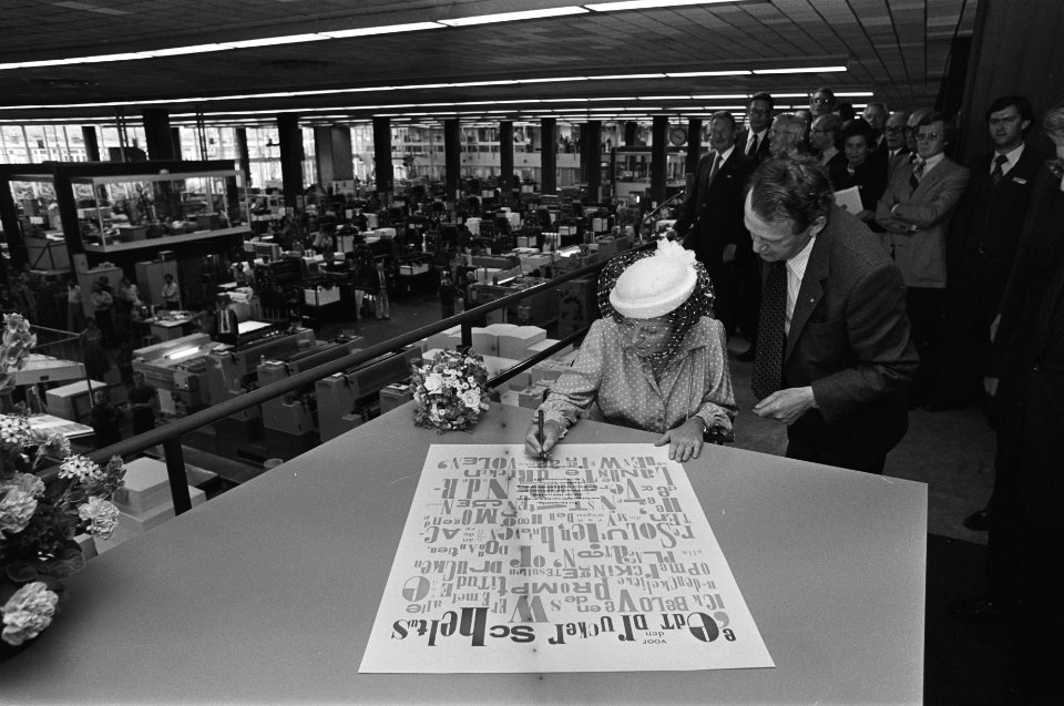 Prinses Beatrix verricht de openingshandeling, Bestanddeelnr 930-4232