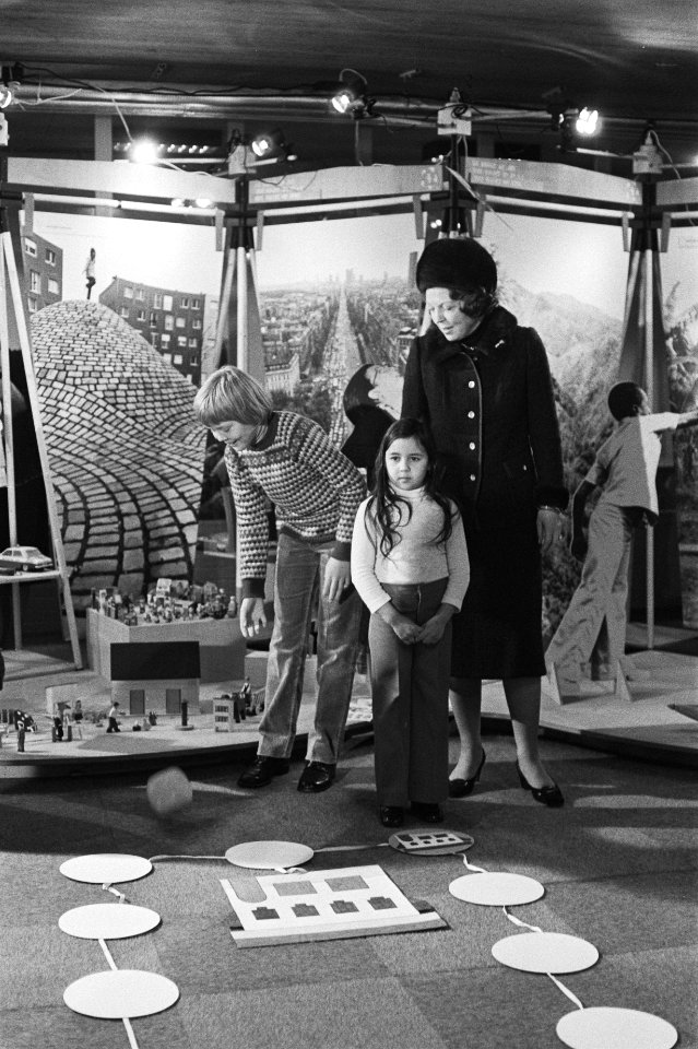 Prinses Beatrix opent tentoonstelling Spel en Speelgoed uit de Gehele Wereld i, Bestanddeelnr 930-1044