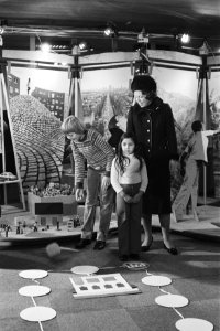 Prinses Beatrix opent tentoonstelling Spel en Speelgoed uit de Gehele Wereld i, Bestanddeelnr 930-1044