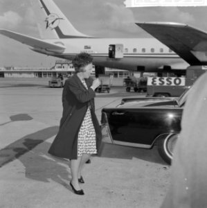Prinses Beatrix van Schiphol vertrokken naar Engeland voor bijwonen Ascot, Bestanddeelnr 916-5434