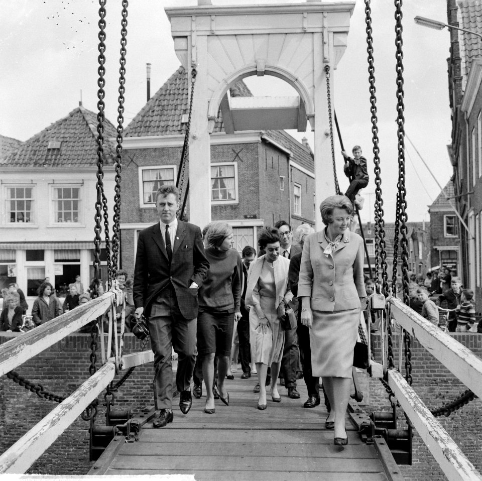 Prinses Beatrix vergadering bijgewoond in de Dromedaris Enkhuizen, de Prinses ga, Bestanddeelnr 916-4138