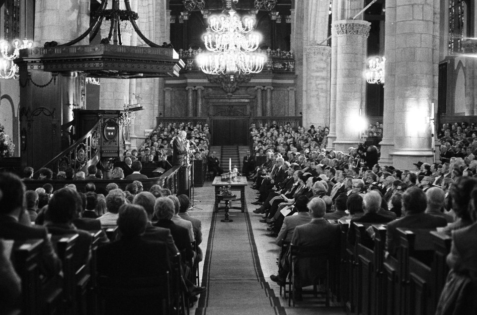 Prinses Juliana woonde wederingebruikneming bij van gerestaureerde St. Janskerk , Bestanddeelnr 931-1026
