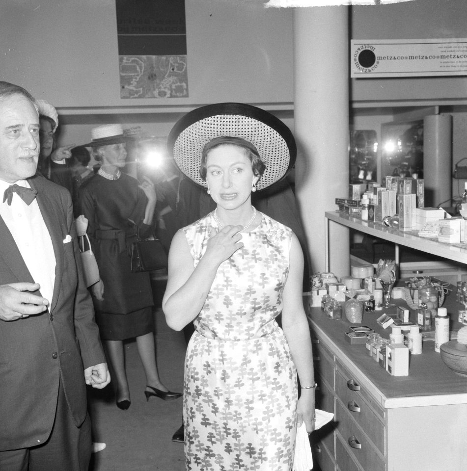 Prinses Margaret en Lord Snowdon winkelen in Leidsestraat, Prinses Margaret, Bestanddeelnr 917-7729