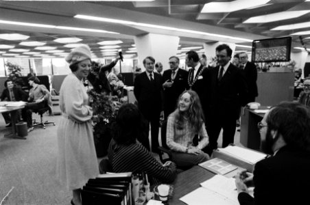 Prinses Beatrix opent in Heerlen nieuwe vleugel van het hoofdkantoor van het Alg, Bestanddeelnr 930-6341