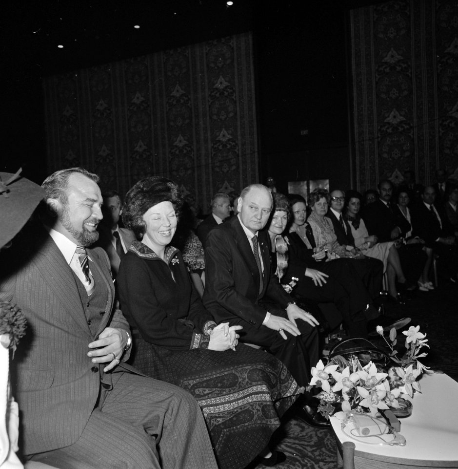 Prinses Beatrix opent Congres Kermisbedrijvenhouders in Hilton Amsterdam Prinse, Bestanddeelnr 929-5290