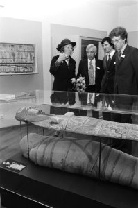 Prinses Beatrix opent nieuw gebouw Allard Pierson Museum te Amsterdam, Bestanddeelnr 928-8166