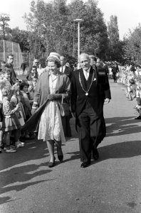 Prinses Beatrix opent streekziekenhuis De Plantage . Aankomst, Bestanddeelnr 912-9708