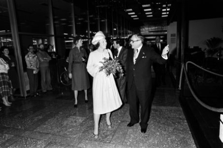 Prinses Beatrix opent in Heerlen nieuwe vleugel van het hoofdkantoor van het Alg, Bestanddeelnr 930-6339