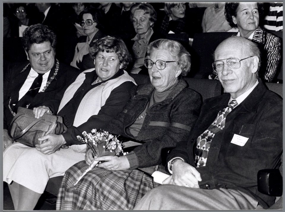 Prinses Juliana woont 1 november 1980 bijeenkomst bij van de Stichting Integrat…, Bestanddeelnr 010-0794