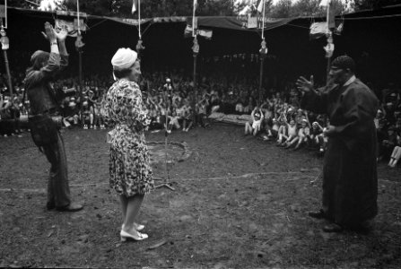 Prinses Beatrix speelt mee in een toneelstukje, Bestanddeelnr 924-6475
