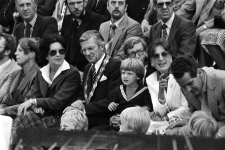 Prinses Margriet, Pieter van Vollenhoven en de zonen Floris (l), Pieter- Christi, Bestanddeelnr 930-4307