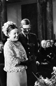 Prinses Margriet en Pieter van Vollenhoven in Schiedam voor en in Gemeente Museu, Bestanddeelnr 919-8997