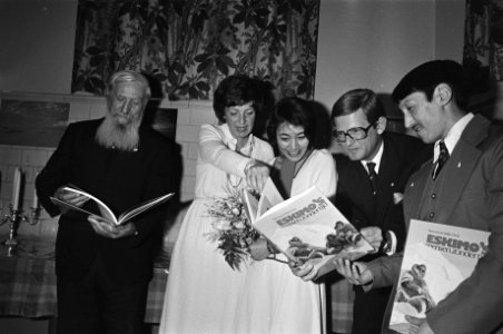 Prinses Margriet en Pieter van Vollenhoven bij presentatie boek Eskimos , Bestanddeelnr 930-7427