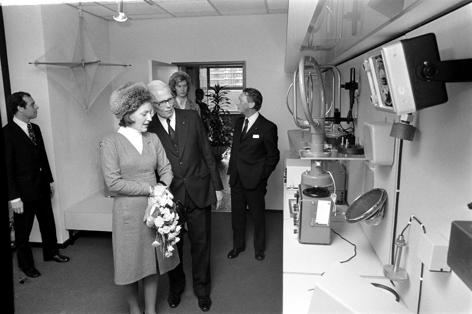Prinses Margriet opent nieuw hoofdkantoor van Radio-Holland in Amsterdam, Bestanddeelnr 926-0206