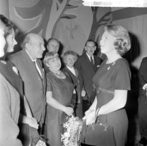 Prinses Beatrix voorstelling speelfilm Plantage Tamarinde bijgewoond, de hoofd, Bestanddeelnr 917-0855