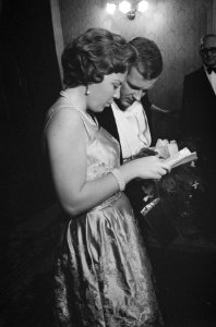 Prinses Beatrix woont het concert bij van NSO in Den Haag . Prinses Beatrix krij, Bestanddeelnr 913-4431