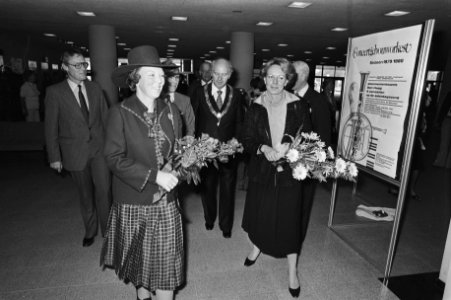 Prinses Beatrix woont de presentatie bij van de kinderpostzegels 1979 in het Haa, Bestanddeelnr 930-4674