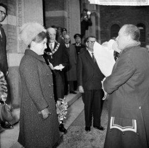 Prinses Margriet in Rotterdam bij opening kinderboekenwe de Blauwe Boekanier laa, Bestanddeelnr 917-0816