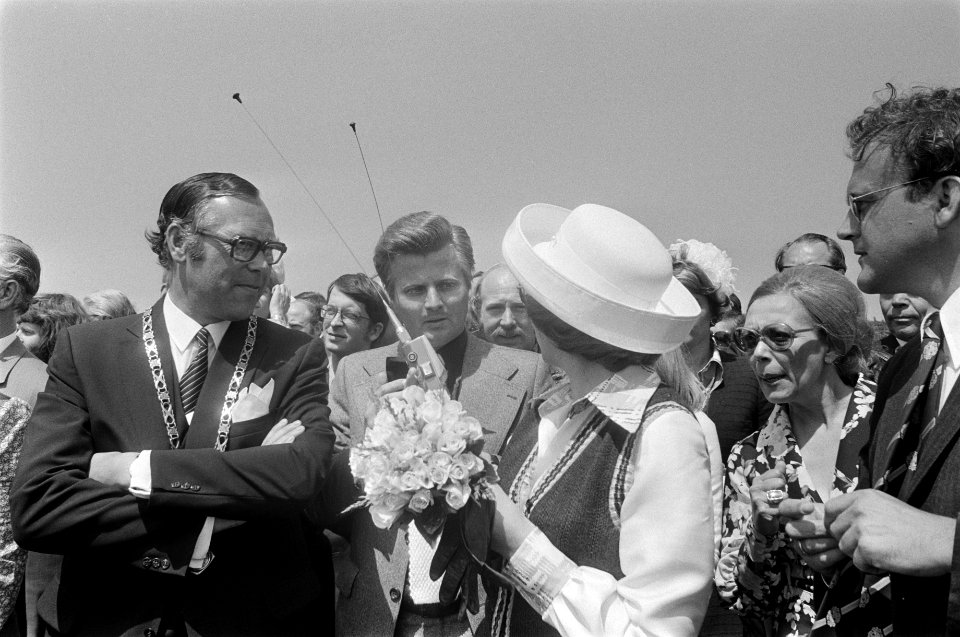 Prinses Beatrix opent in Gorinchem een Int Beeldhouwerssymposium, Bestanddeelnr 927-2351