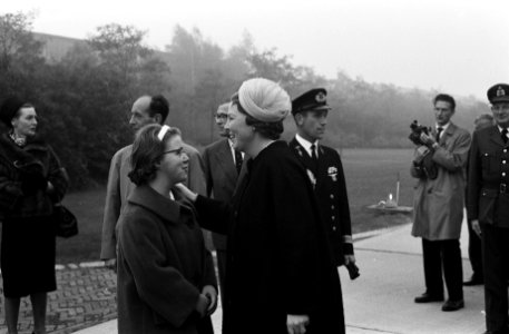 Prinses Beatrix vertrokken voor een reis van 2 maanden naar Aziatische landen, p, Bestanddeelnr 914-4251