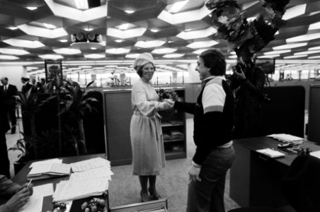 Prinses Beatrix opent in Heerlen nieuwe vleugel van het hoofdkantoor van het Alg, Bestanddeelnr 930-6338