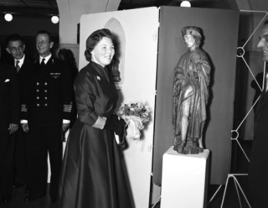 Prinses Beatrix opent tentoonstelling Sculptuur uit verleden en heden in Nederl, Bestanddeelnr 909-0426