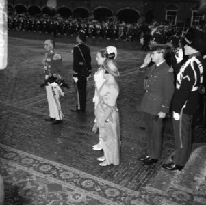 Prinsjesdag 1967. Aankomst Ridderzaal. Prinses Margriet, Pieter van Vollenhoven , Bestanddeelnr 920-7192