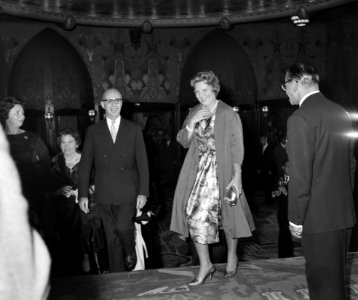 Prinses Beatrix woont galavoorstelling Exodus bij. Prinses Beatrix bij het betre, Bestanddeelnr 912-9296
