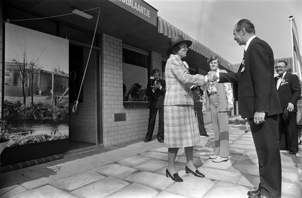 Prinses Beatrix opent streekdierentehuis t Juliaantje te Rijswijk, Bestanddeelnr 929-3181
