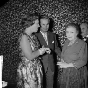 Prinses Beatrix woont voorstelling bij in Kleine Komedie. Vnr. prinses Beatrix,…, Bestanddeelnr 913-1400