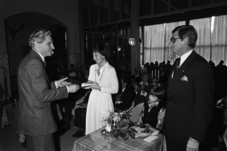 Prinses Margriet en Pieter van Vollenhoven bij presentatie boek Eskimos , Bestanddeelnr 930-7429