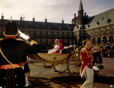 Prinsjesdag, Christina, prinses, Margriet, prinses, Bestanddeelnr 254-7701