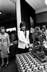 Prinses Margriet opent Bazaar 1980 van International Womens Contact in Den Haag , Bestanddeelnr 930-8399