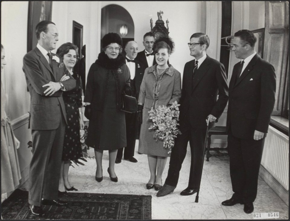 Prinses Margriet en Pieter van Vollenhoven in de hal van het Catshuis te Den Haa, Bestanddeelnr 021-0546
