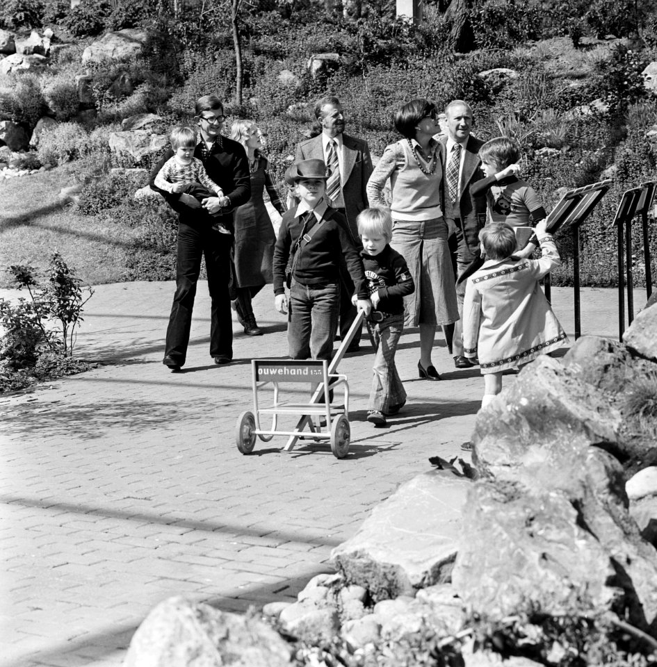 Prinses Margriet en Pieter van Vollenhoven en kinderen in Ouwehands Dierenpark i, Bestanddeelnr 929-1646